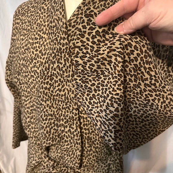 Sleep Club Sheer Knee Length Lightweight Animal Print Robe. SZ Medium. Tie Close - Picture 4 of 7